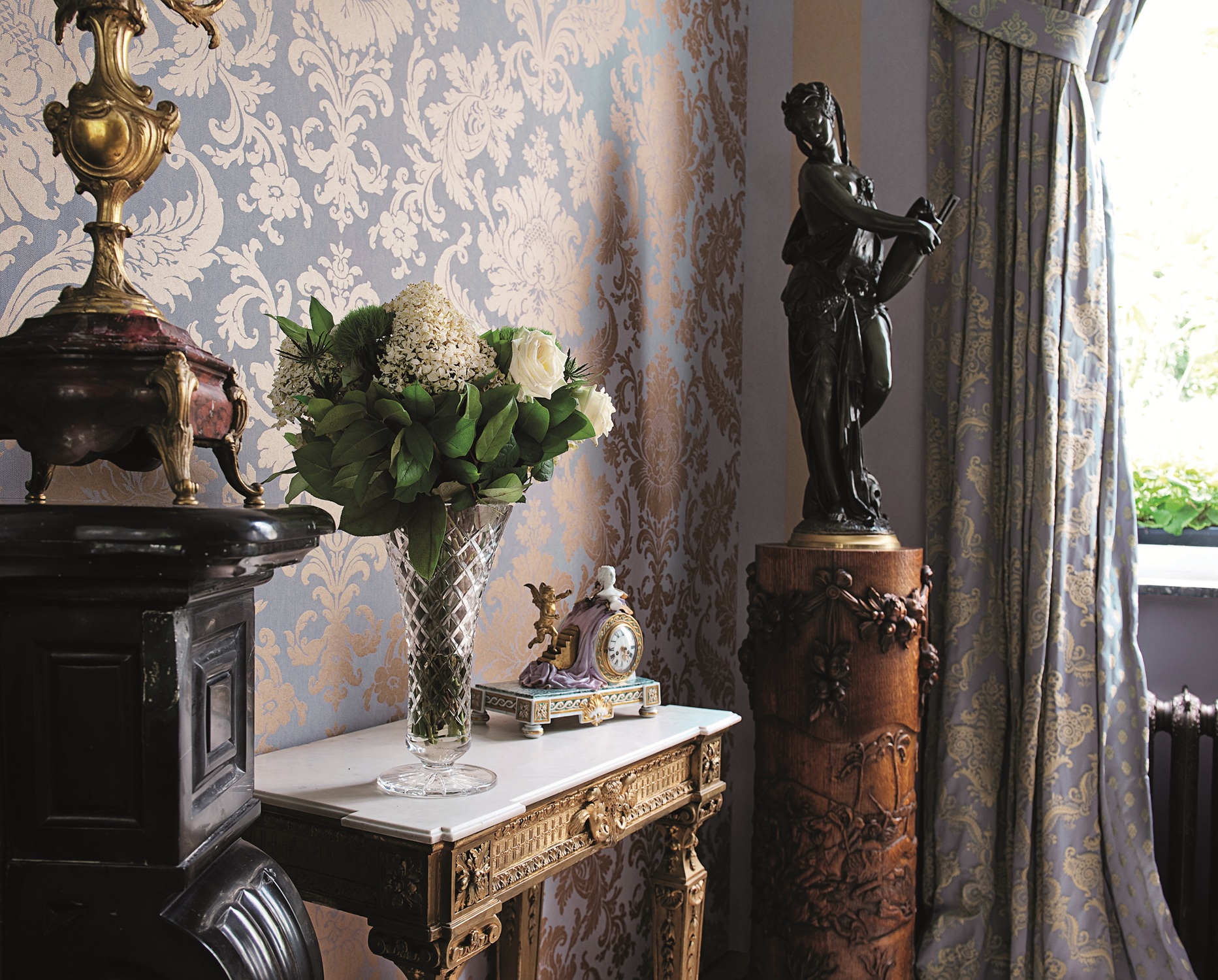 Обои Loymina Renaissance Damask NK1 006 10,05×1 фото в интерьере